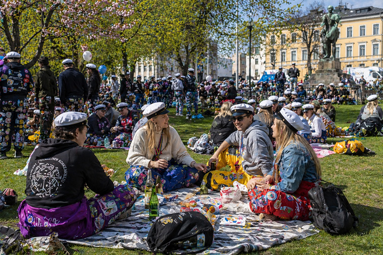 Первомай в Финляндии - Vappu